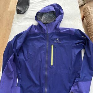 Arcteryx Alpha FL Gore-Tex Pro Jacket. Men's Size Large. Made in Canada.
